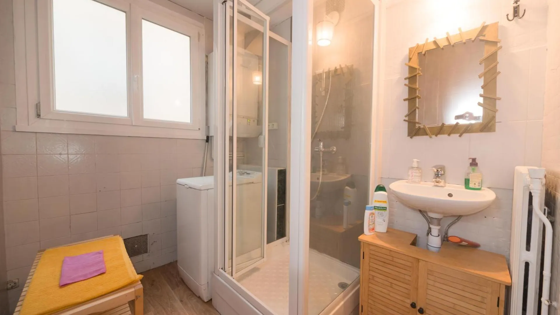Homestay Cute Bedroom Central Location In Paris