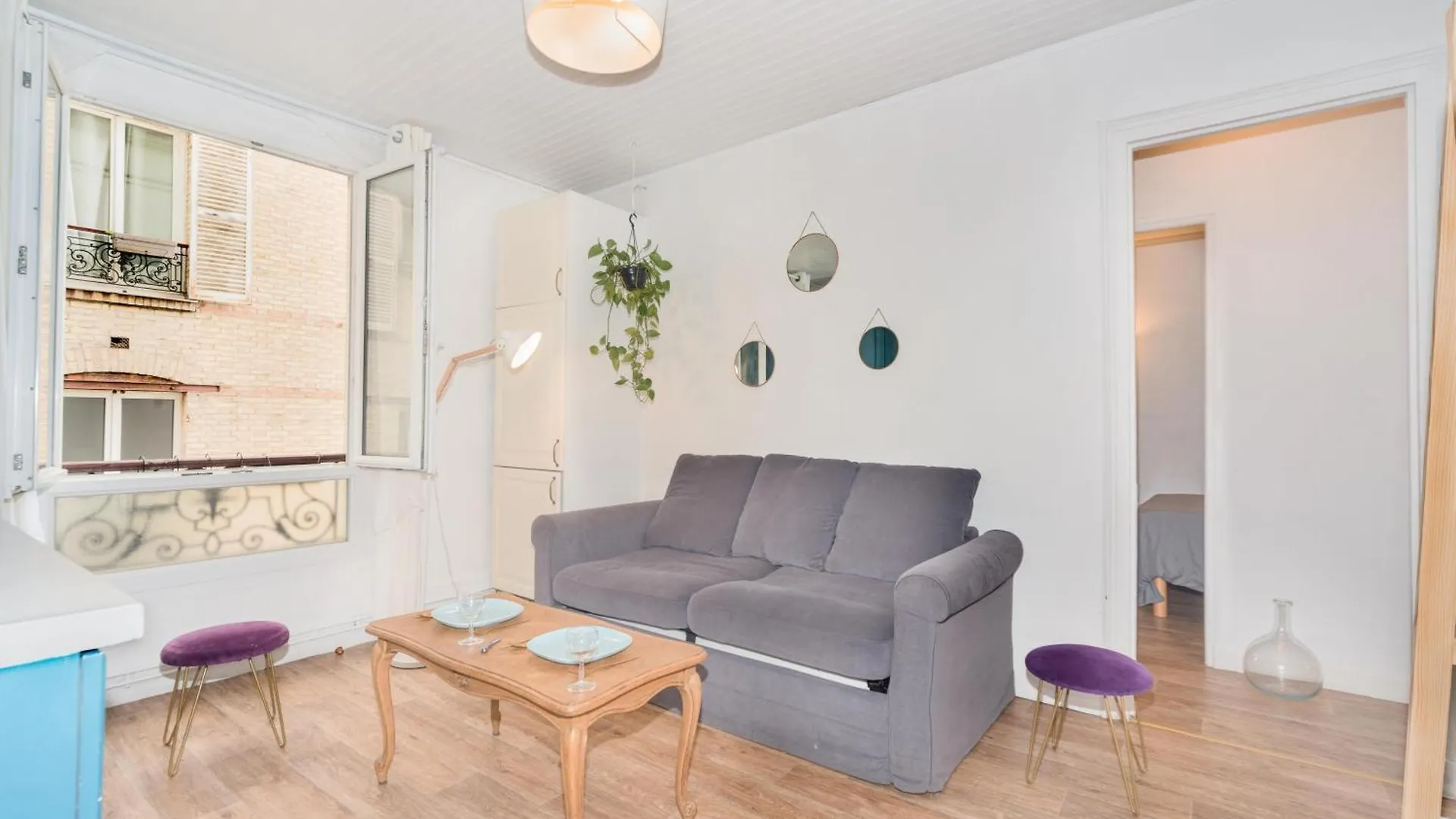 Cute Bedroom Central Location In Paris France