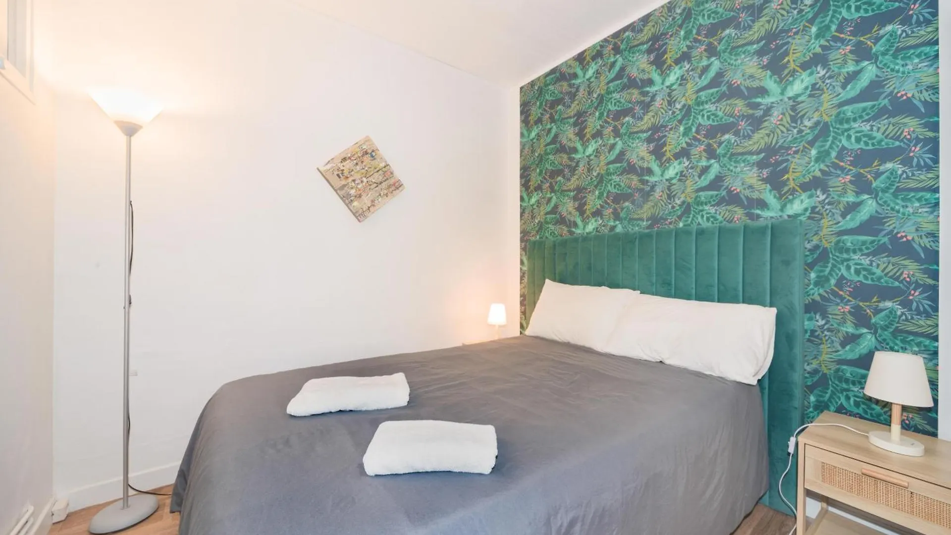 Cute Bedroom Central Location In Paris Homestay