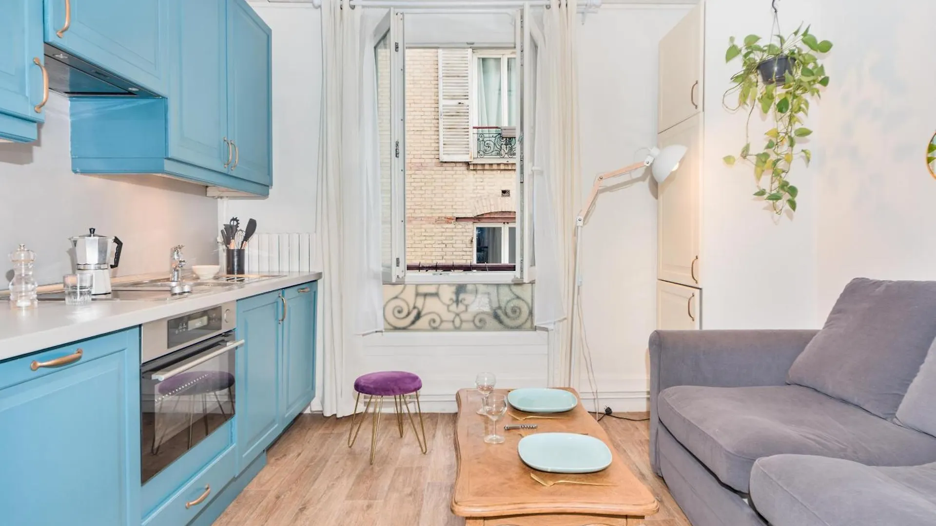 Cute Bedroom Central Location In Paris